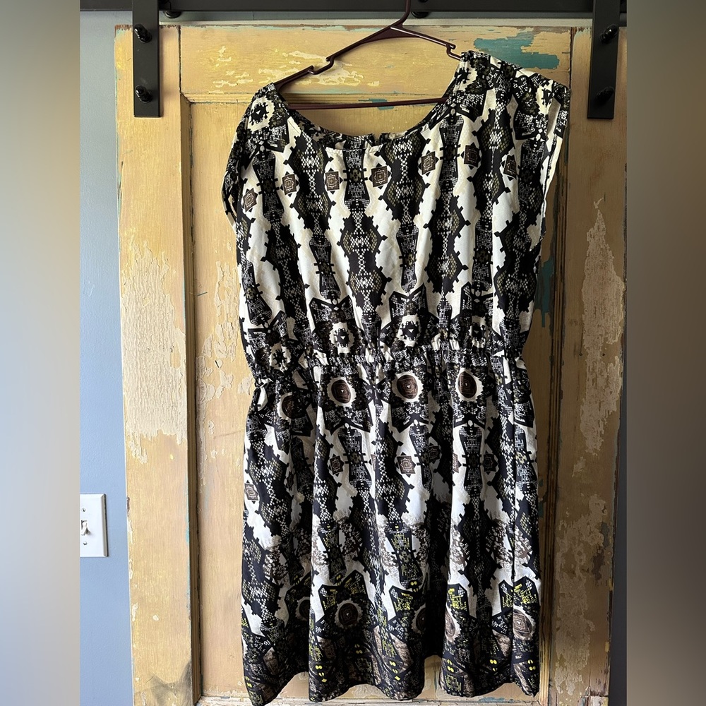 *SOLD* ☀️Black and cream dress sz 2X☀️